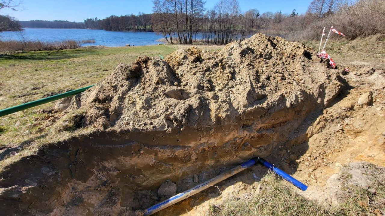 uporządkowanie gospodarki wodno-ściekowej nad jeziorem borzechowskim wielkim w radziejewie, logotypy unijne UE i PROW