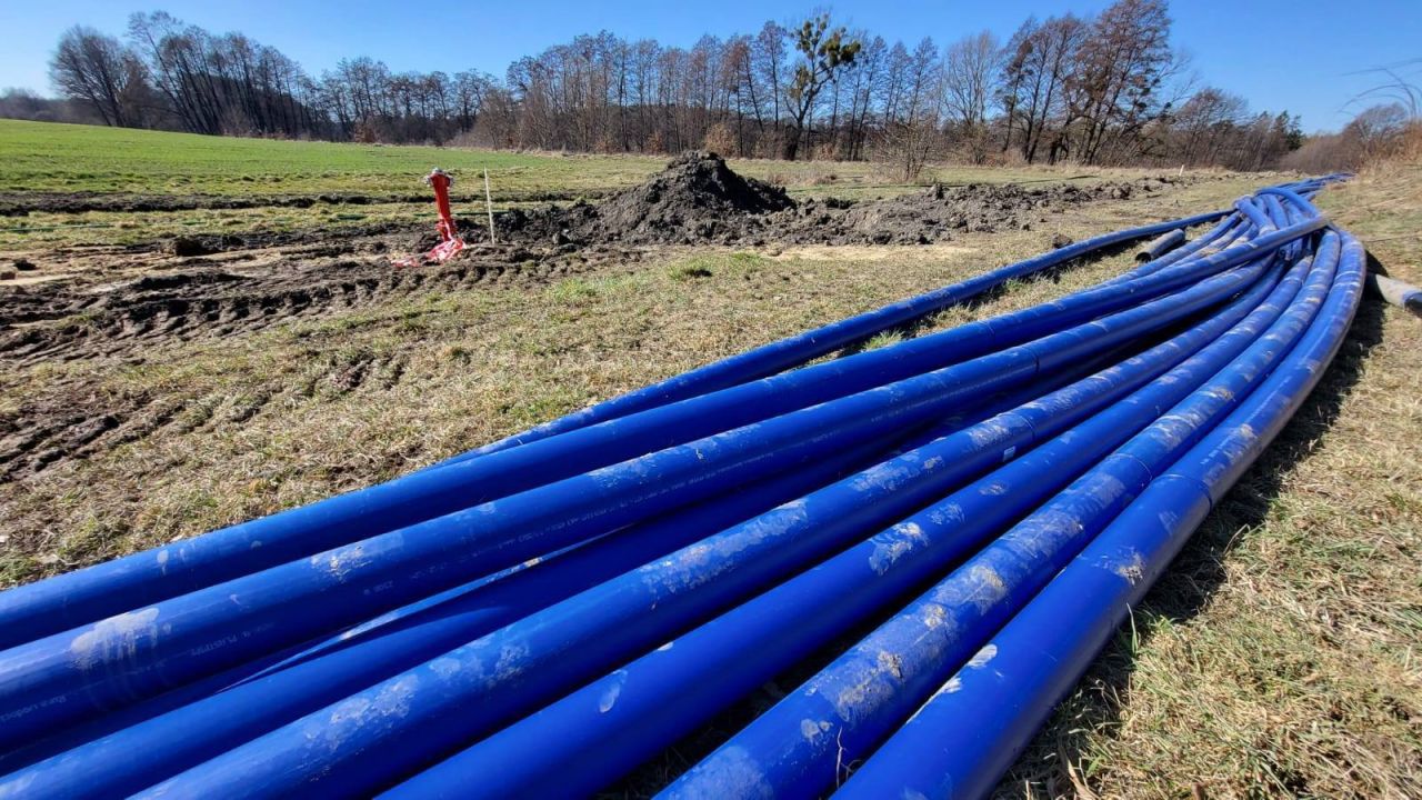 uporządkowanie gospodarki wodno-ściekowej nad jeziorem borzechowskim wielkim w radziejewie, logotypy unijne UE i PROW