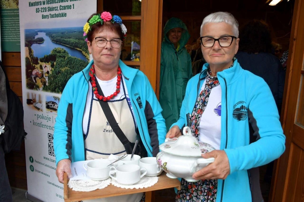 dania i uczestnicy konkursu kulinarnego w Wirtach