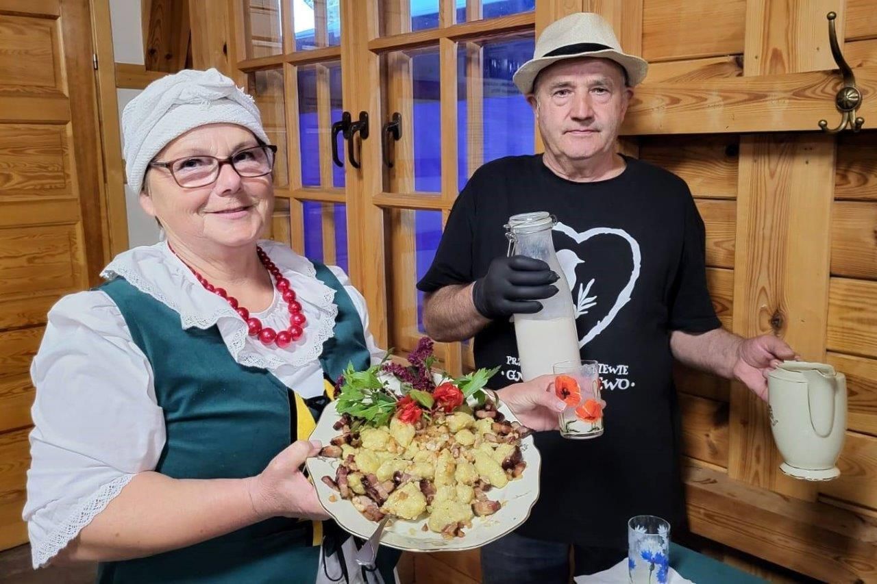 dania i uczestnicy konkursu kulinarnego w Wirtach