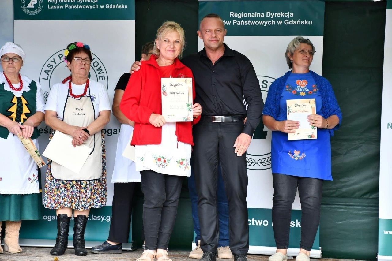 dania i uczestnicy konkursu kulinarnego w Wirtach