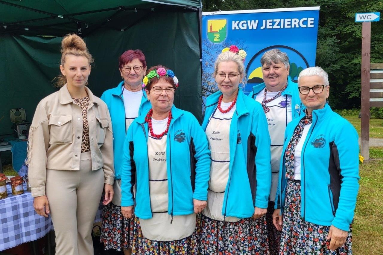 dania i uczestnicy konkursu kulinarnego w Wirtach
