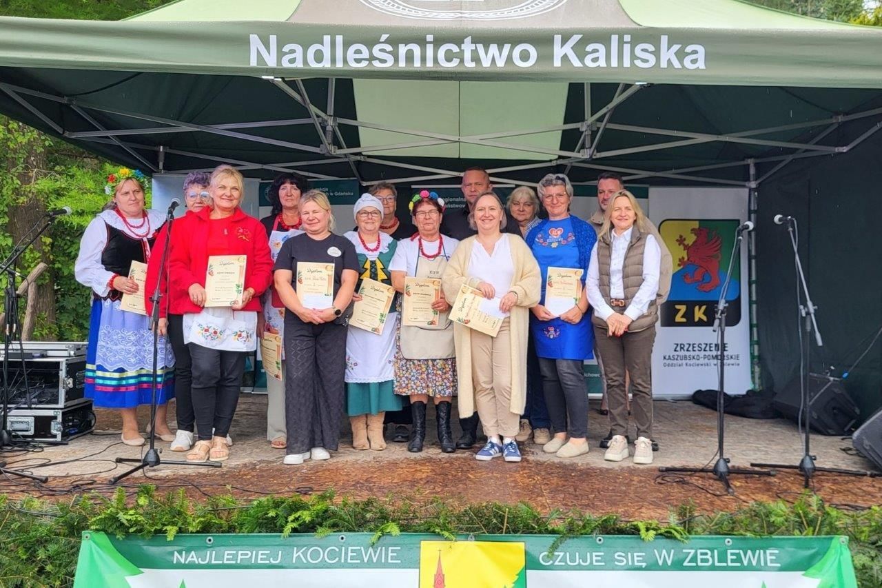 dania i uczestnicy konkursu kulinarnego w Wirtach
