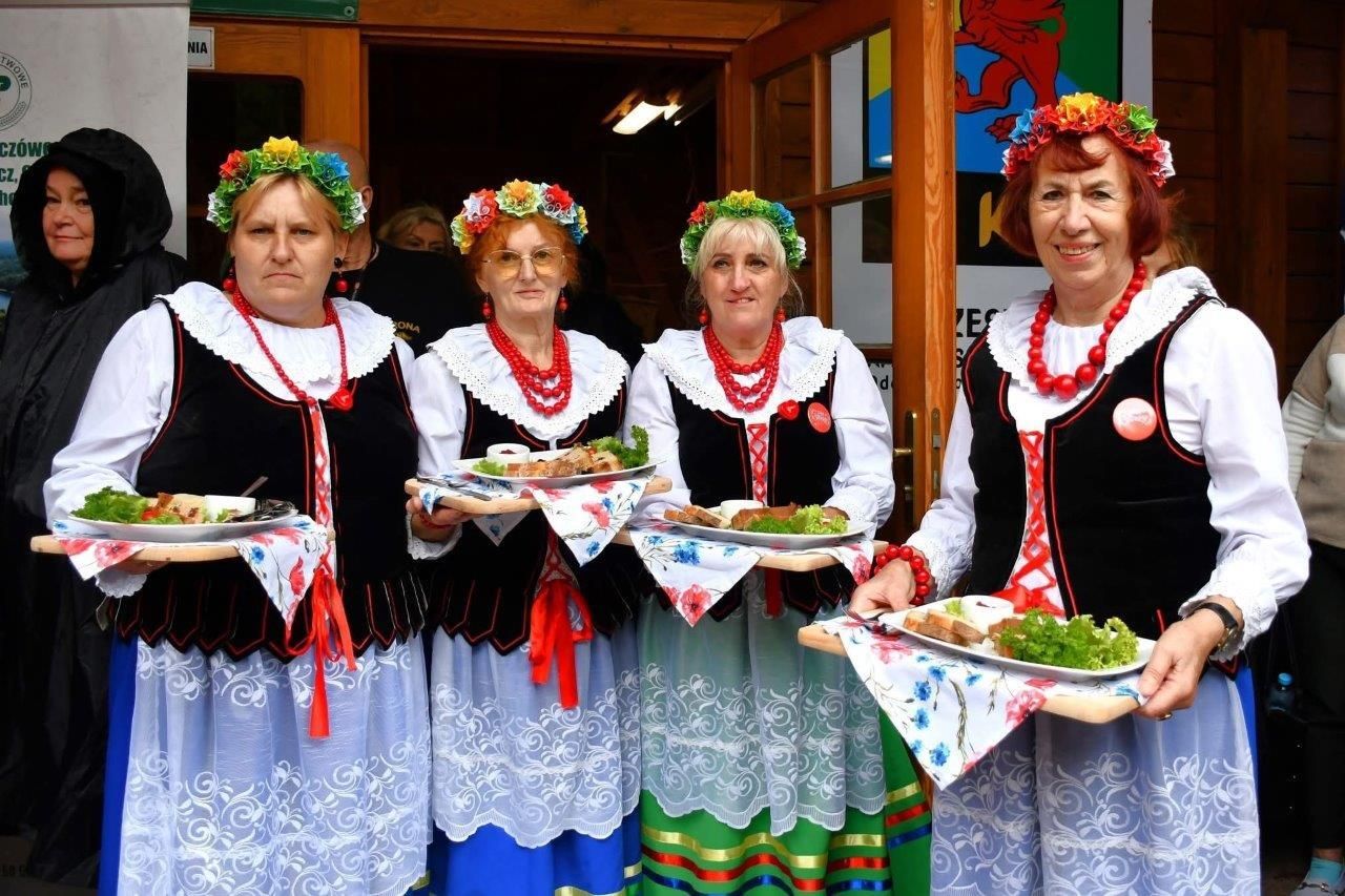dania i uczestnicy konkursu kulinarnego w Wirtach