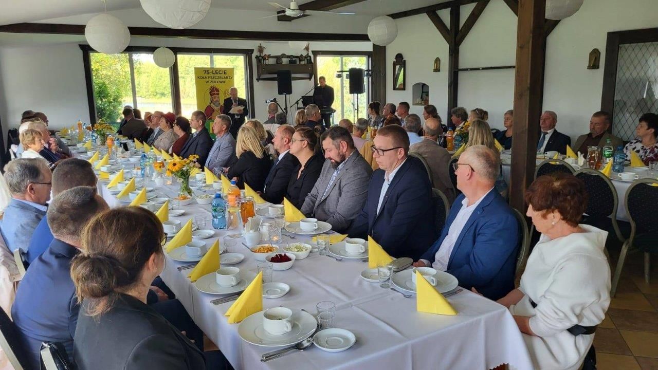pszczelarze z koła w zblewie