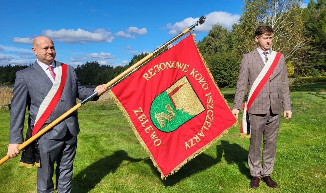 pszczelarze z koła w zblewie