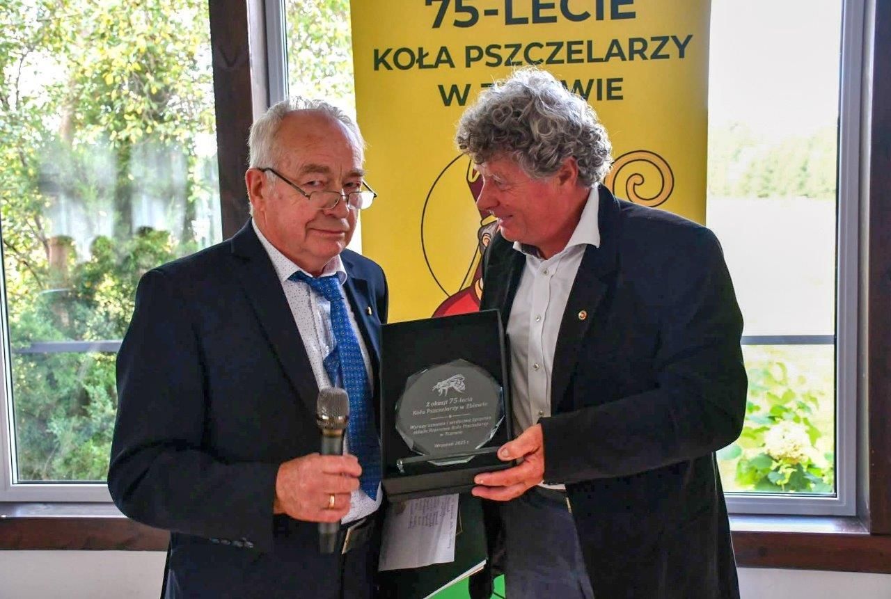 pszczelarze z koła w zblewie