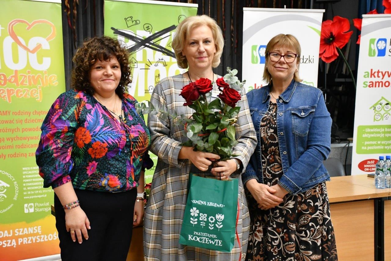 uczestnicy konferencji na sali
