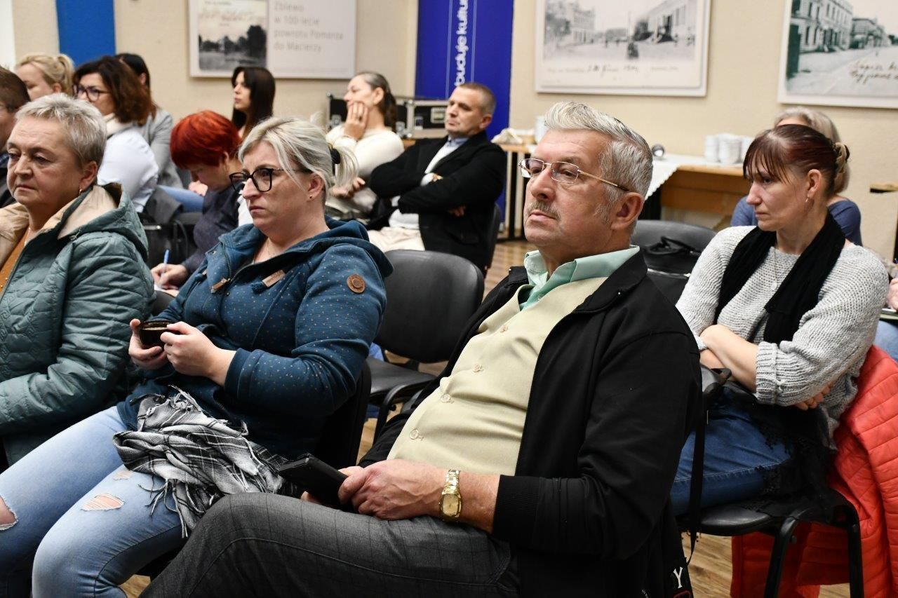 uczestnicy konferencji na sali