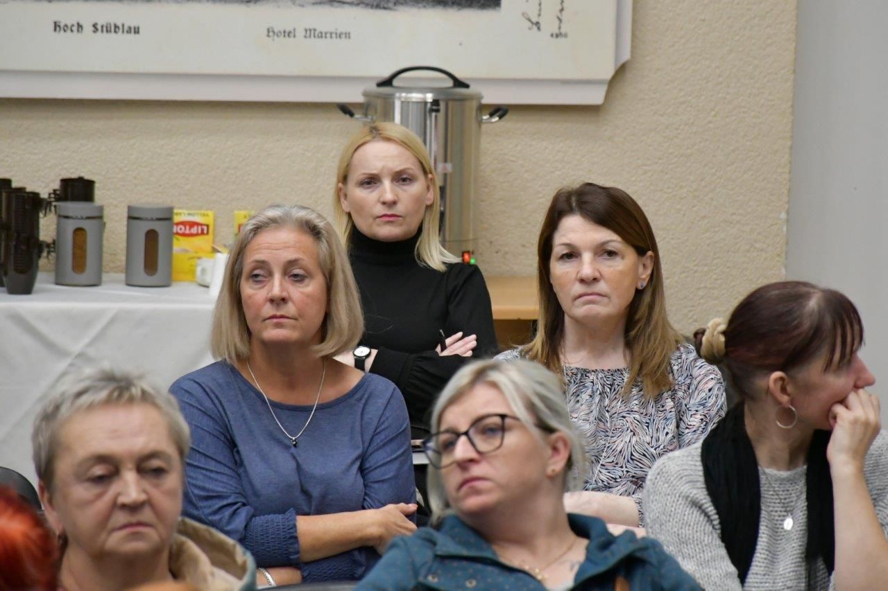 uczestnicy konferencji na sali