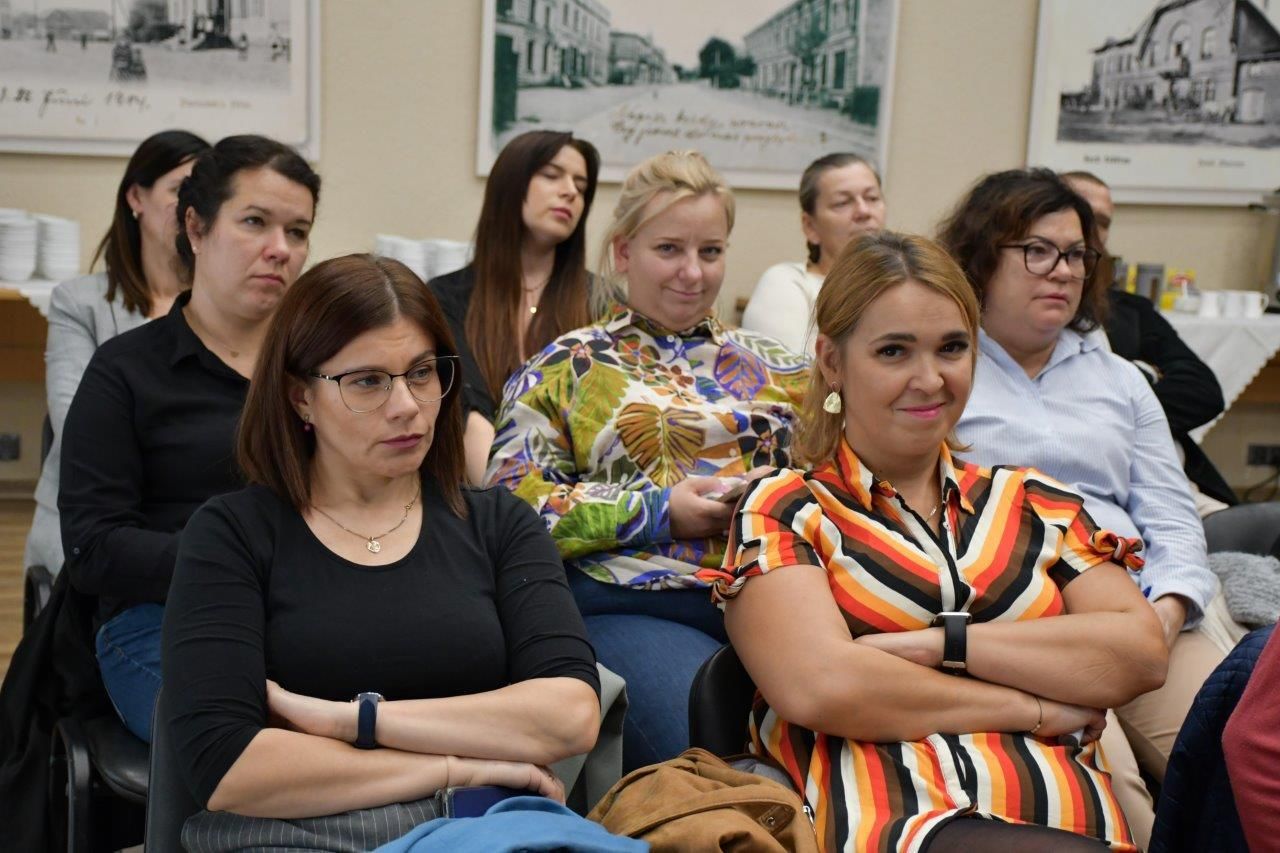 uczestnicy konferencji na sali