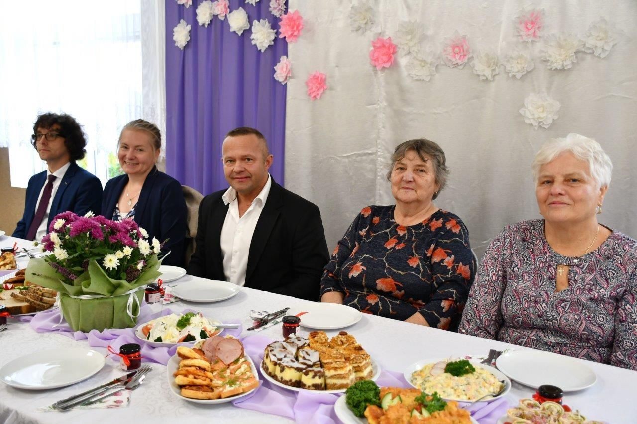 seniorzy z pinczyna świętują