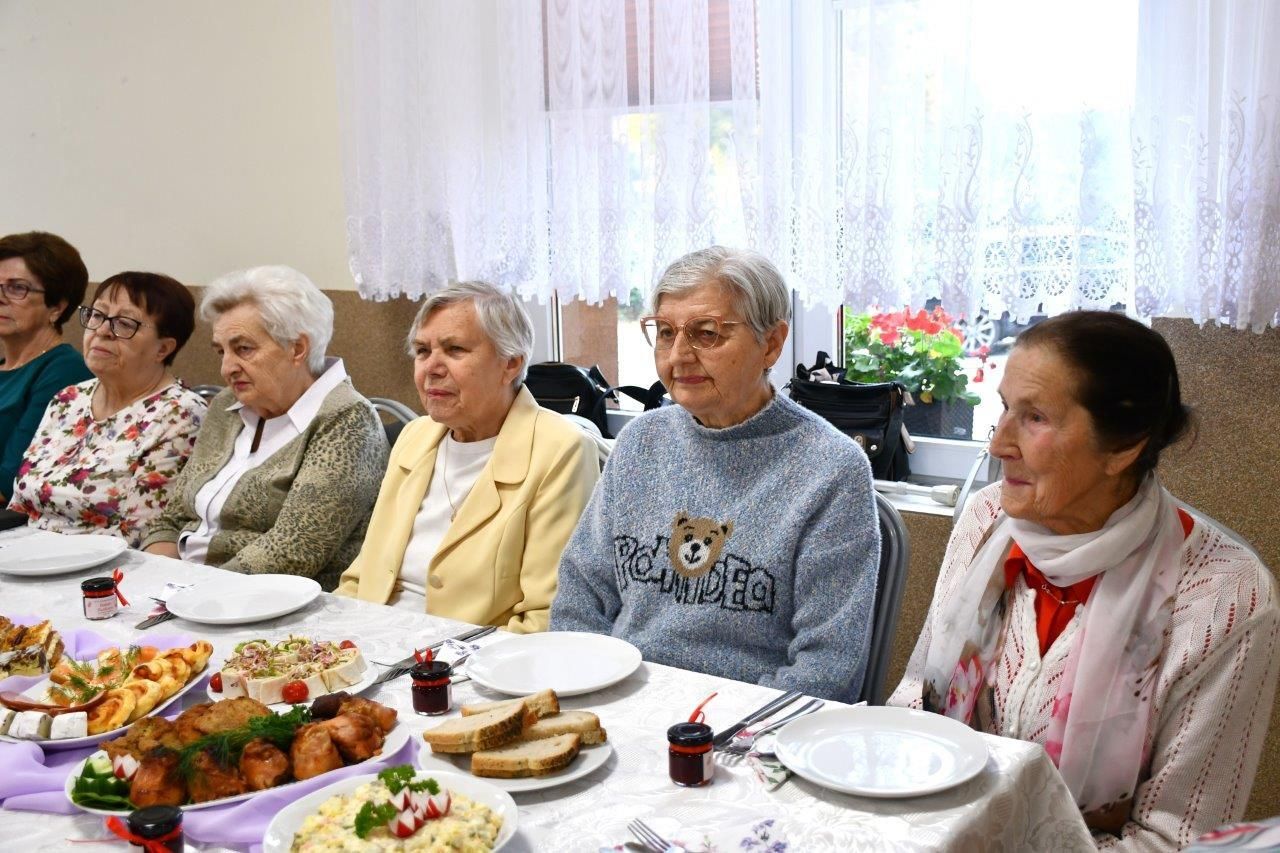 seniorzy z pinczyna świętują