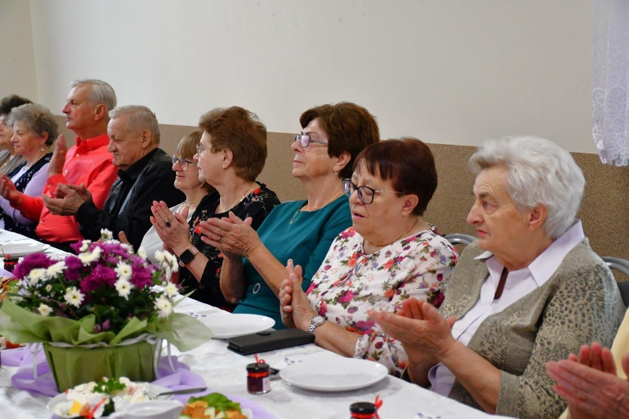 seniorzy z pinczyna świętują