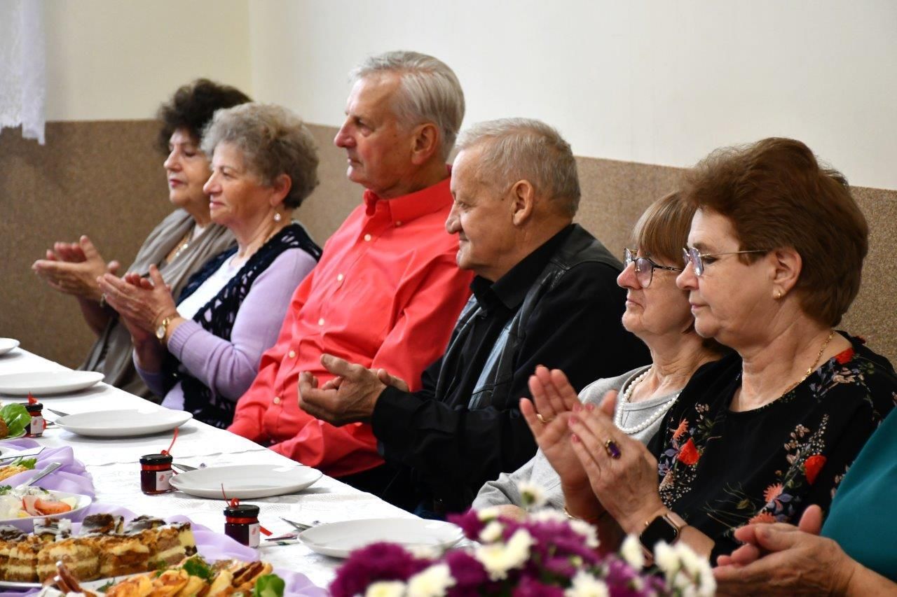 seniorzy z pinczyna świętują