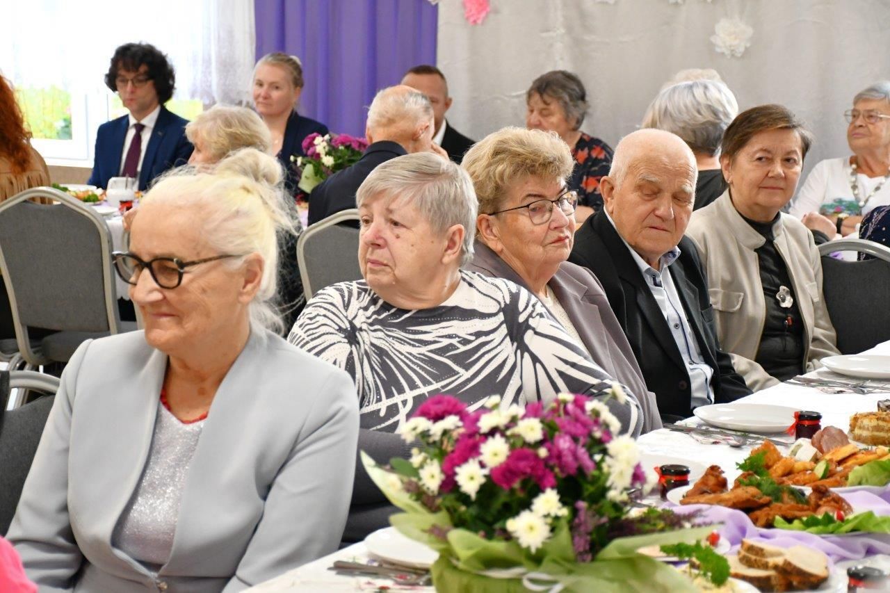 seniorzy z pinczyna świętują