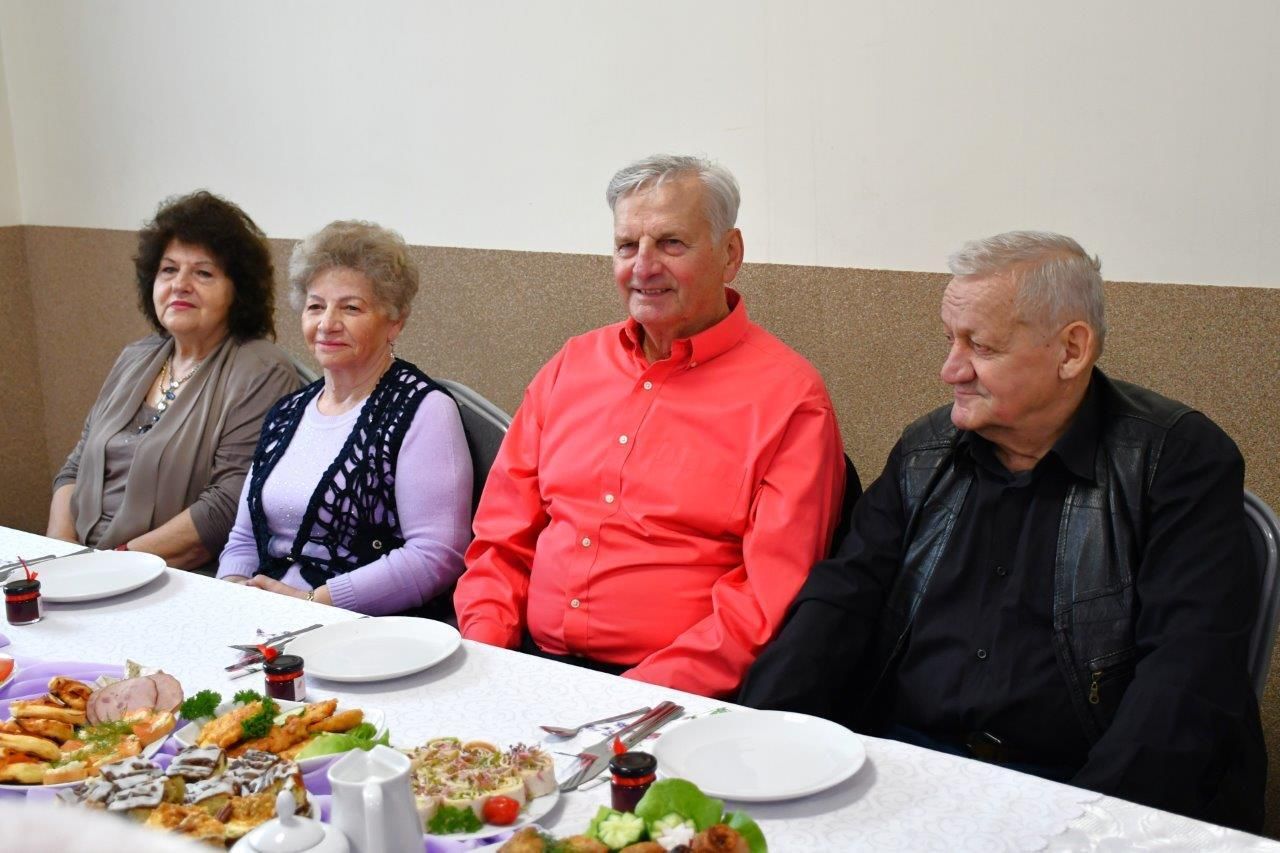 seniorzy z pinczyna świętują