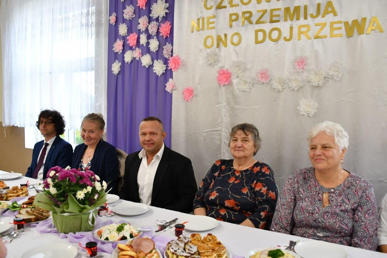 seniorzy z pinczyna świętują