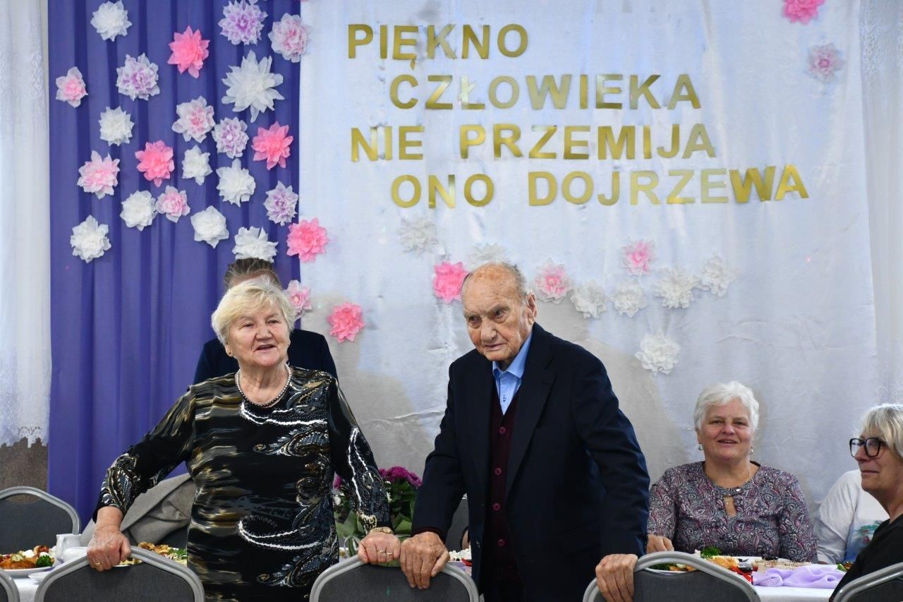 seniorzy z pinczyna świętują