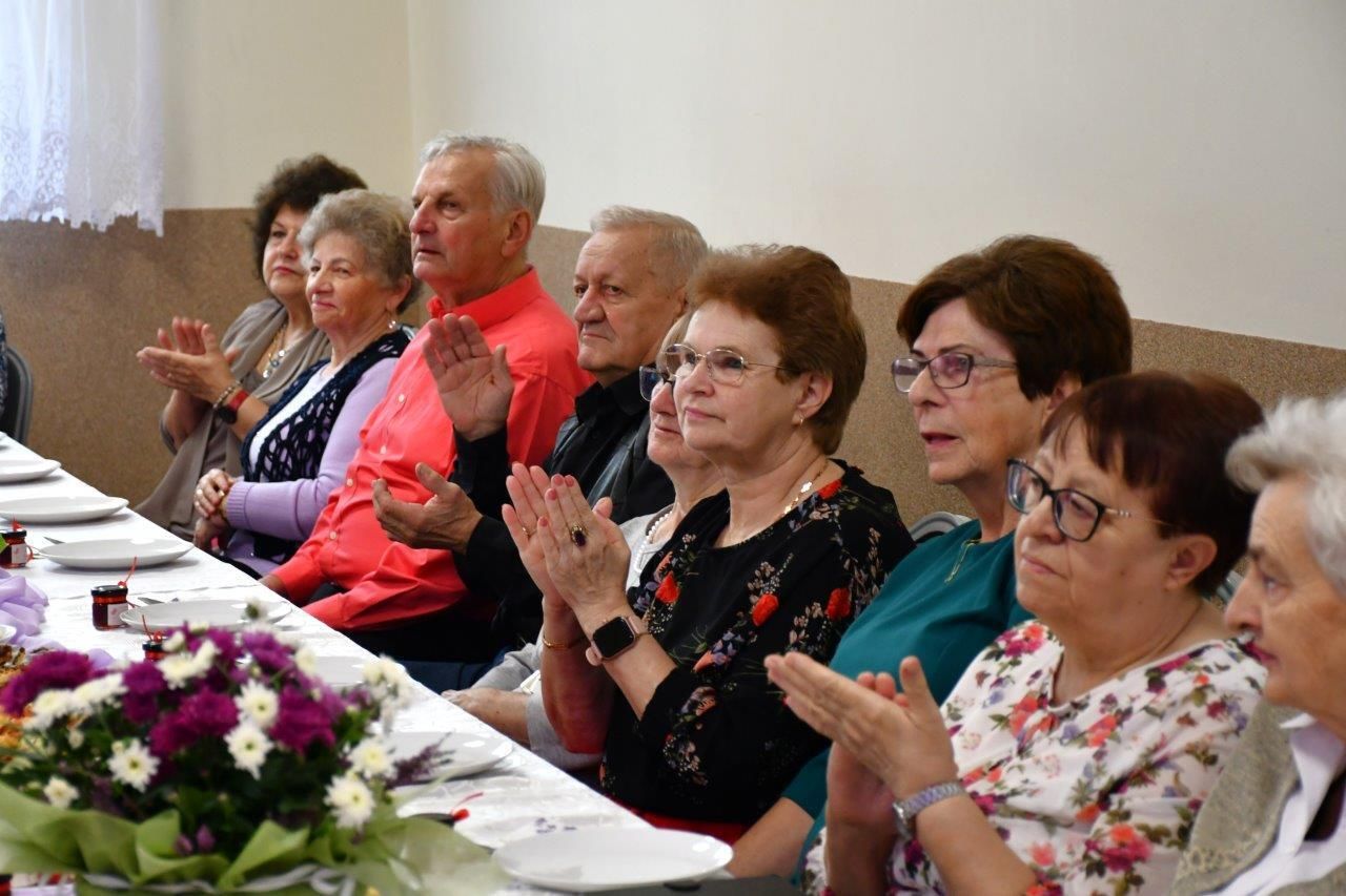 seniorzy z pinczyna świętują