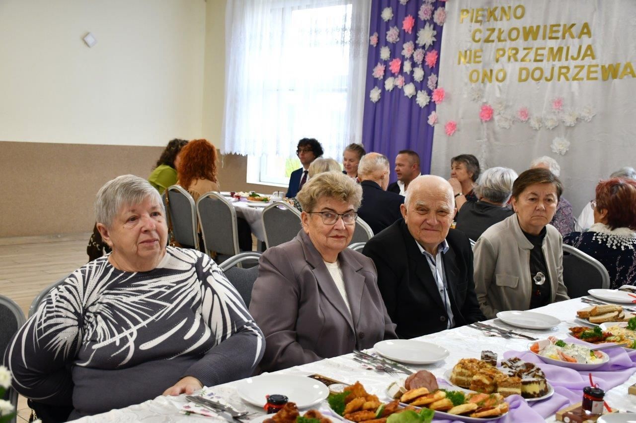 seniorzy z pinczyna świętują