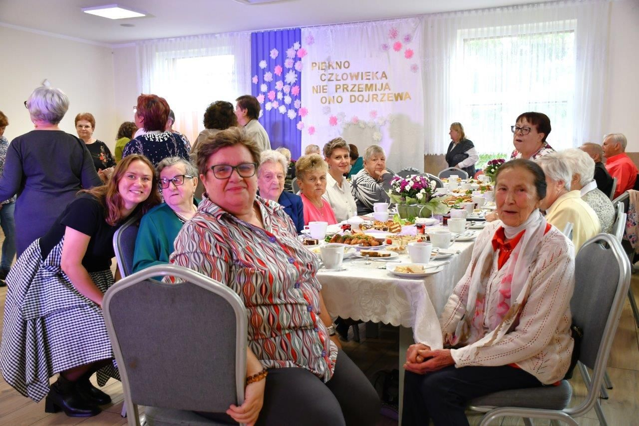 seniorzy z pinczyna świętują