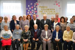 wielkie świętowanie w klubie seniora