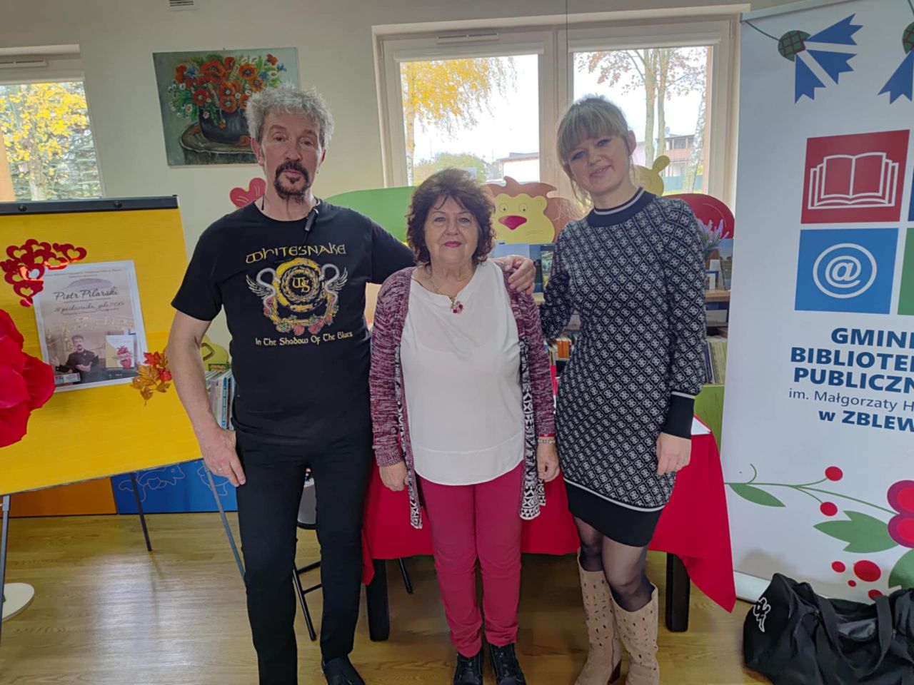 uczestnicy spotkania autorskiego w bibliotece