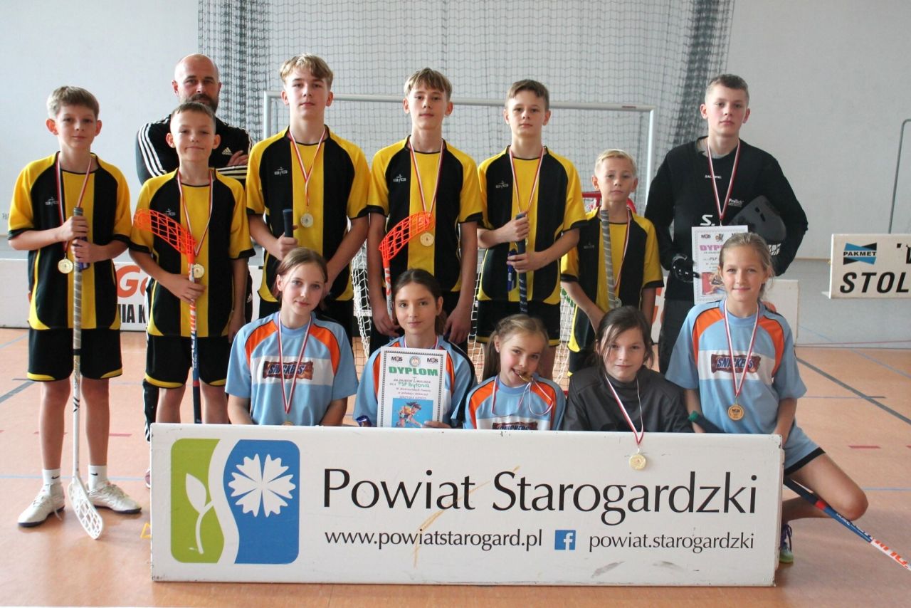 drużyna PSP w Bytoni w unihokeja