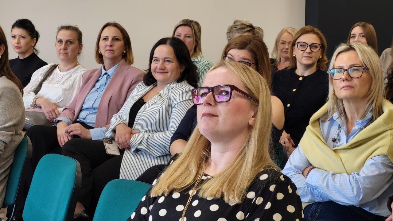 uczestniczki konferencji w Bytoni na sali wykłądowej