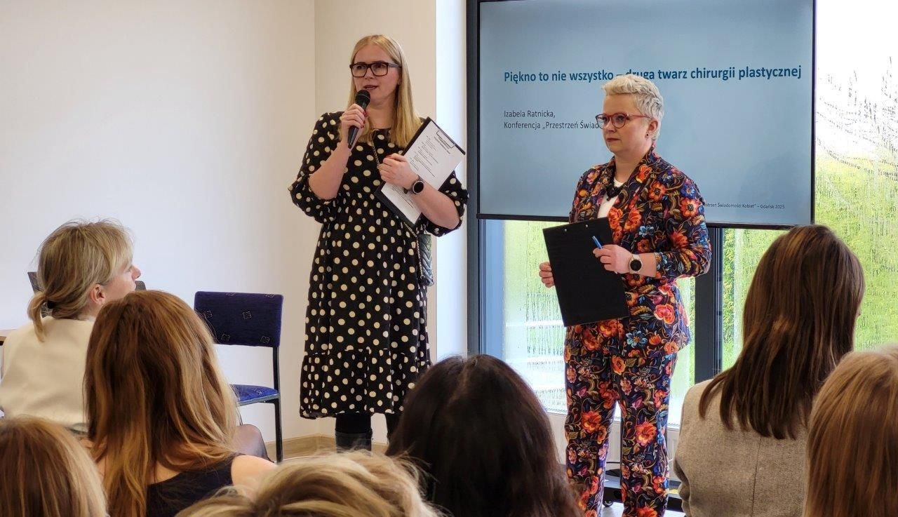 uczestniczki konferencji w Bytoni na sali wykłądowej