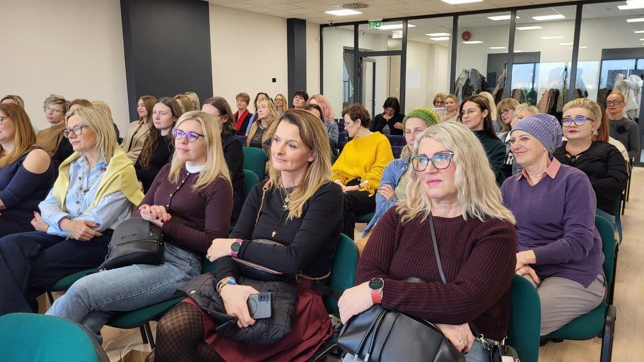 uczestniczki konferencji w Bytoni na sali wykłądowej