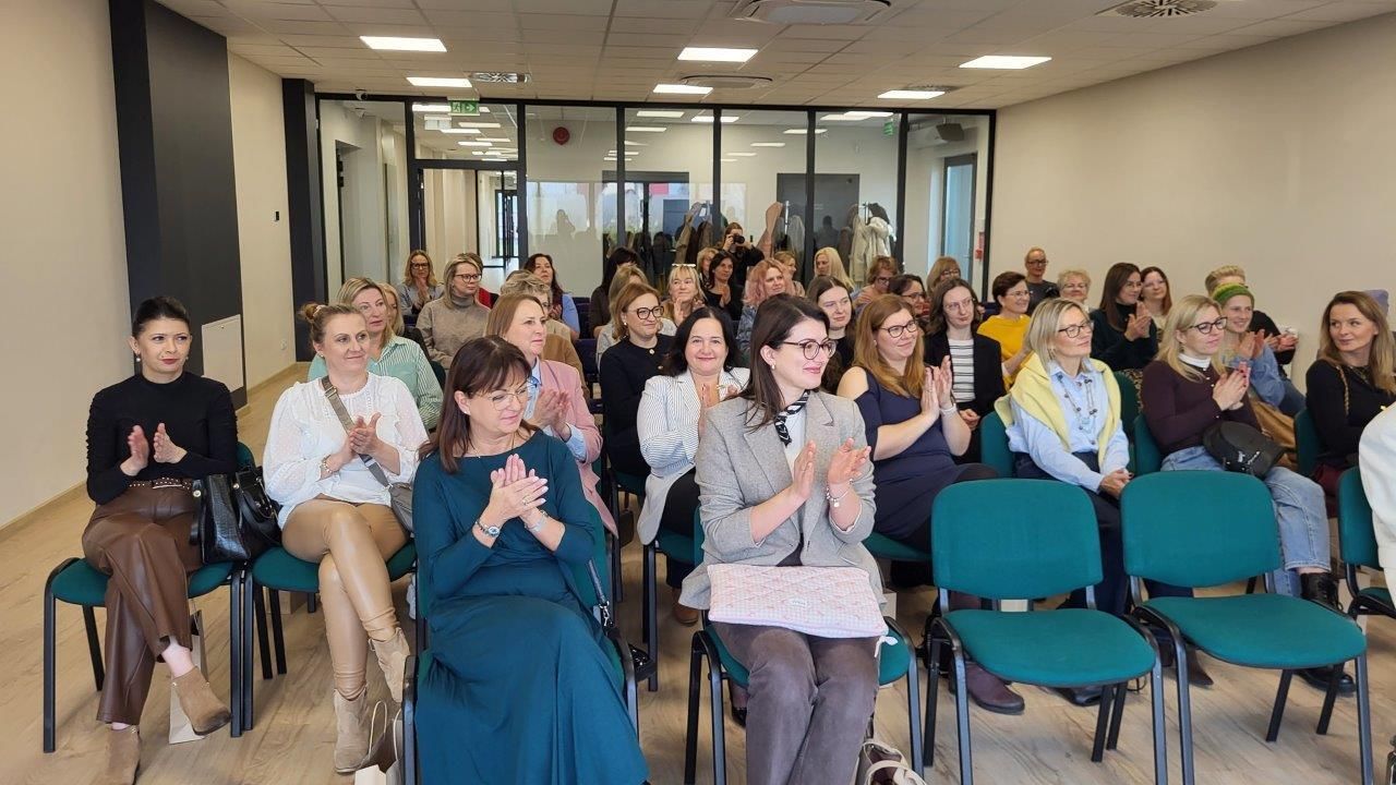 uczestniczki konferencji w Bytoni na sali wykłądowej
