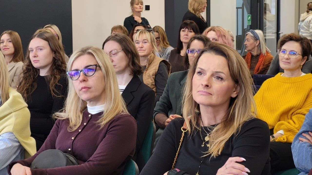 uczestniczki konferencji w Bytoni na sali wykłądowej