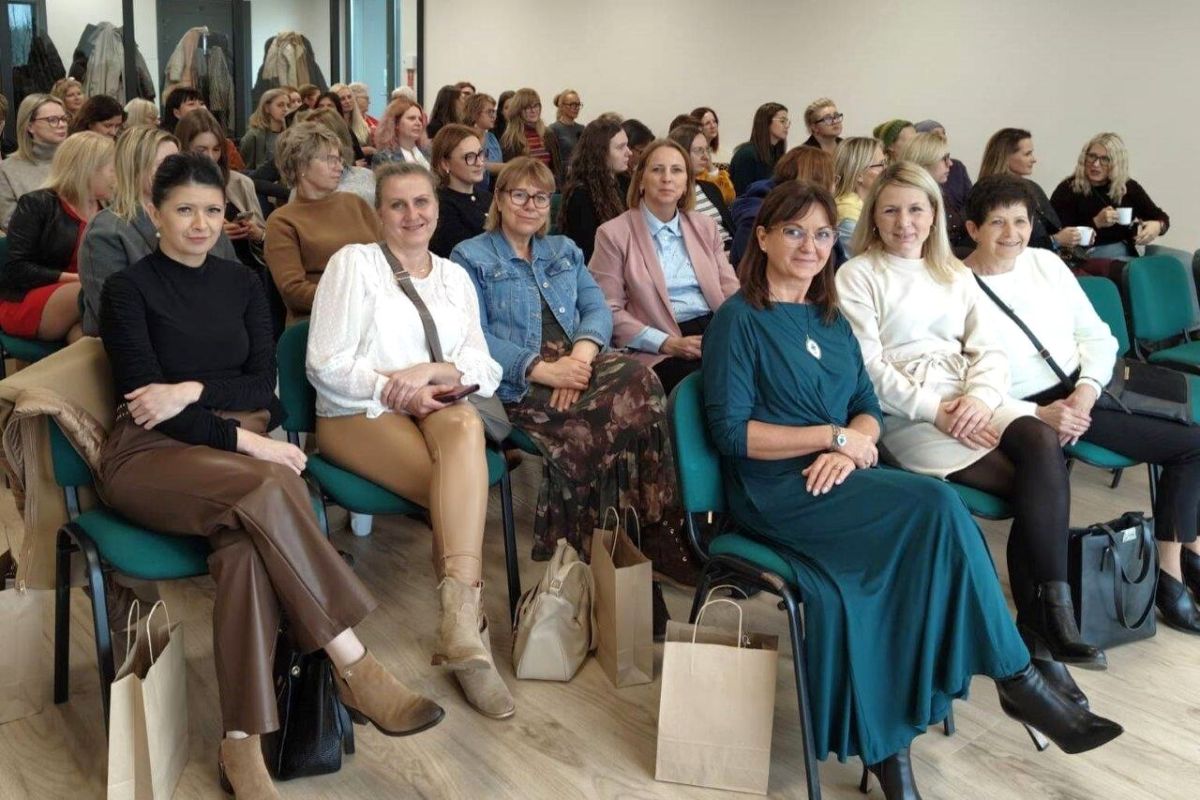 uczestniczki konferencji w Bytoni na sali wykłądowej