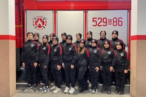 członkowie młodziezowej drużyny pożarniczej