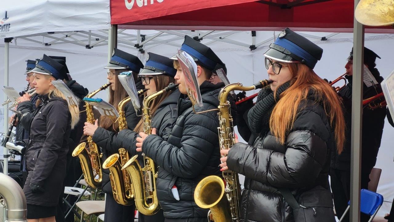orkiestra gra koncert świąteczny