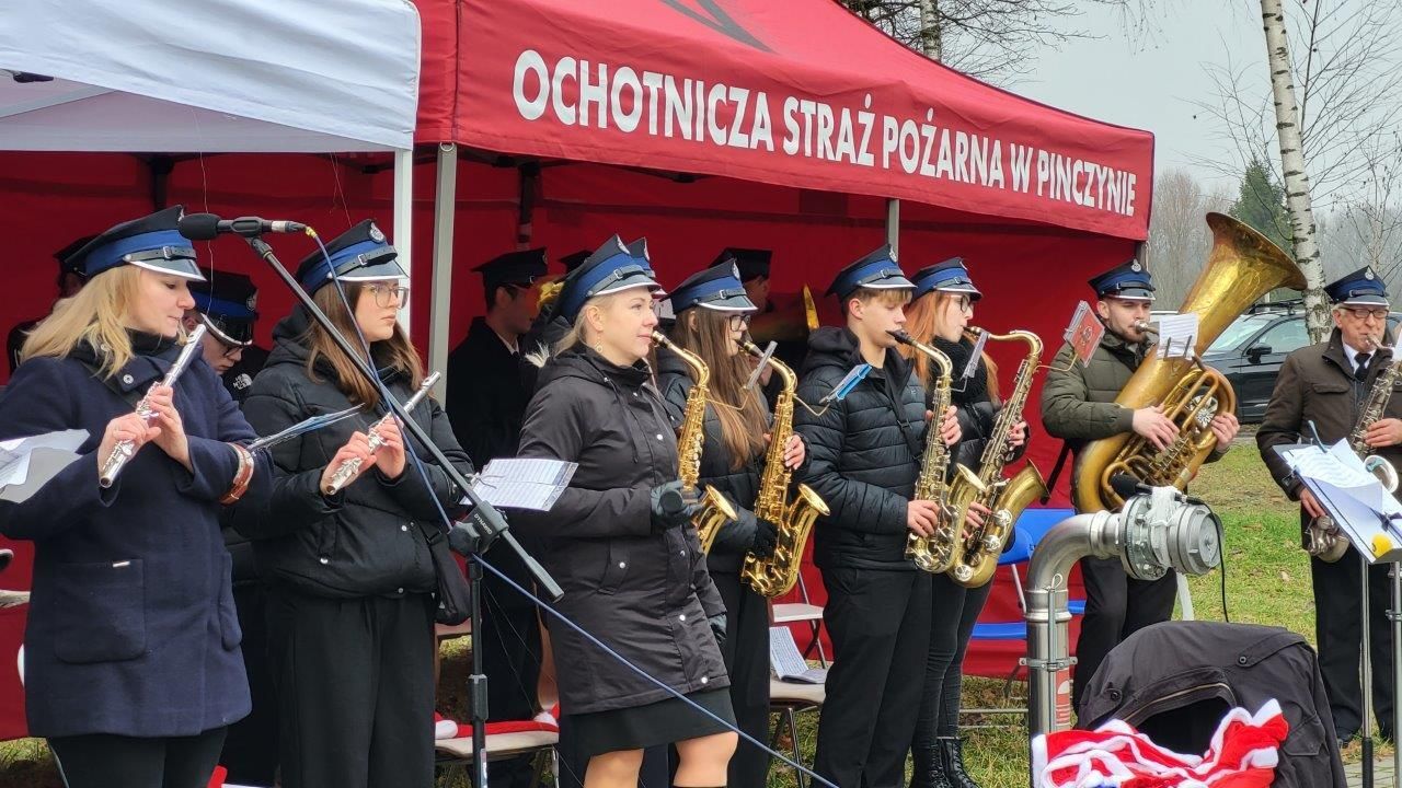 orkiestra gra koncert świąteczny
