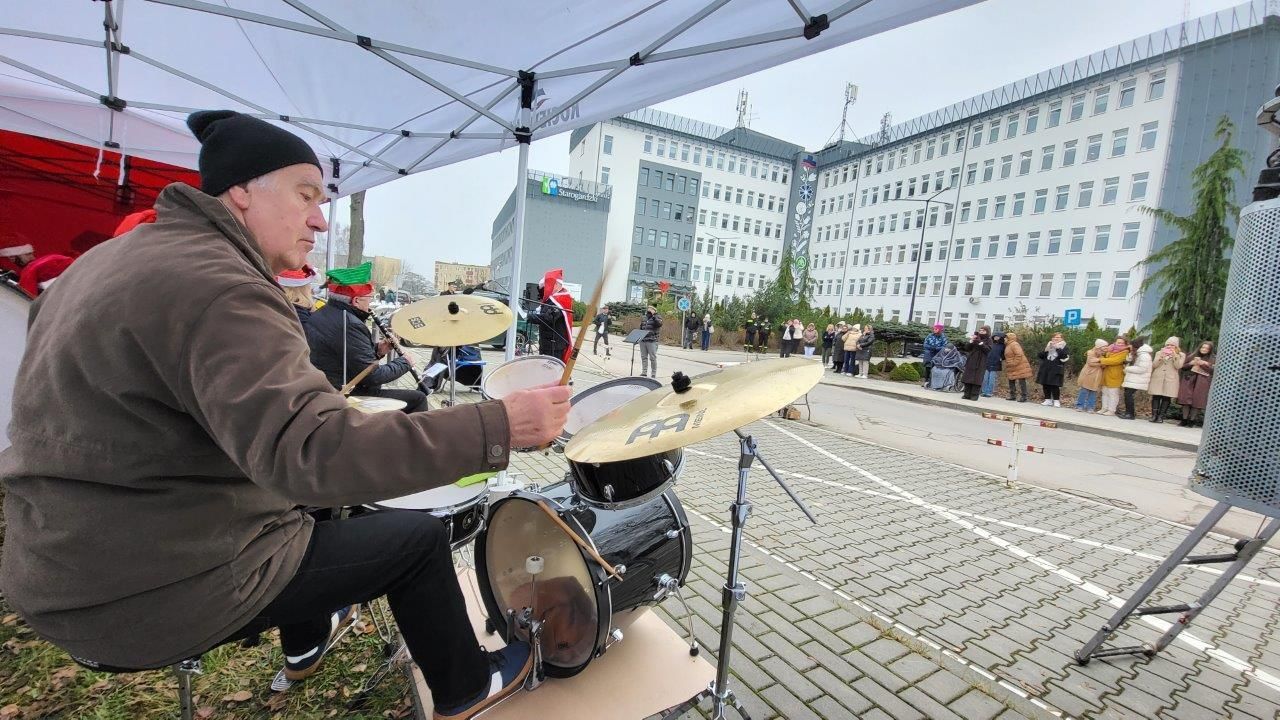 orkiestra gra koncert świąteczny