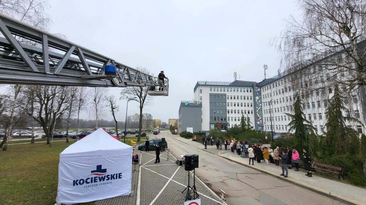 orkiestra gra koncert świąteczny