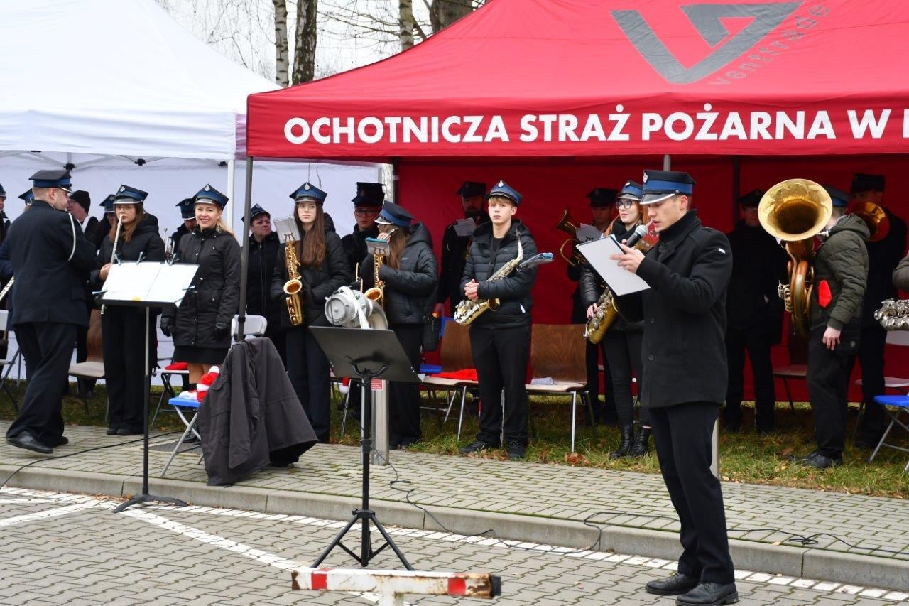 orkiestra gra koncert świąteczny