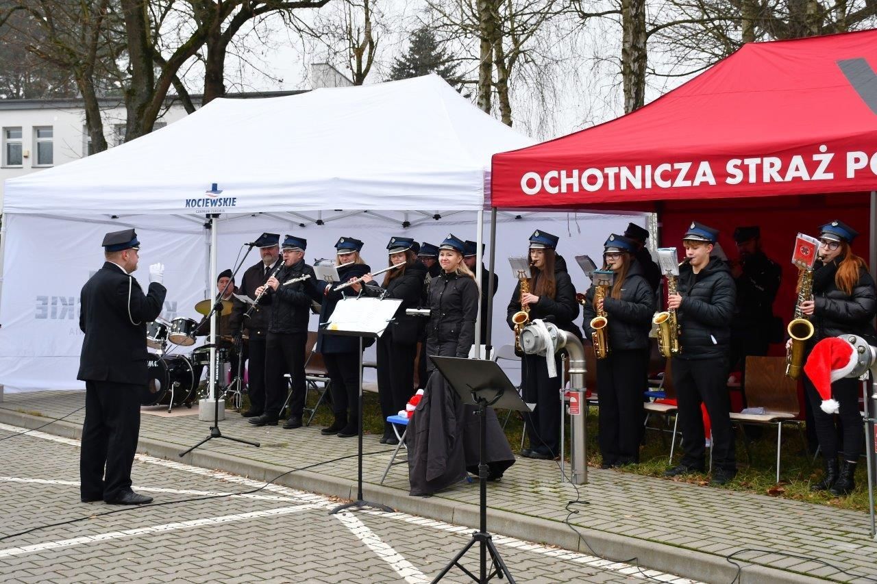 orkiestra gra koncert świąteczny