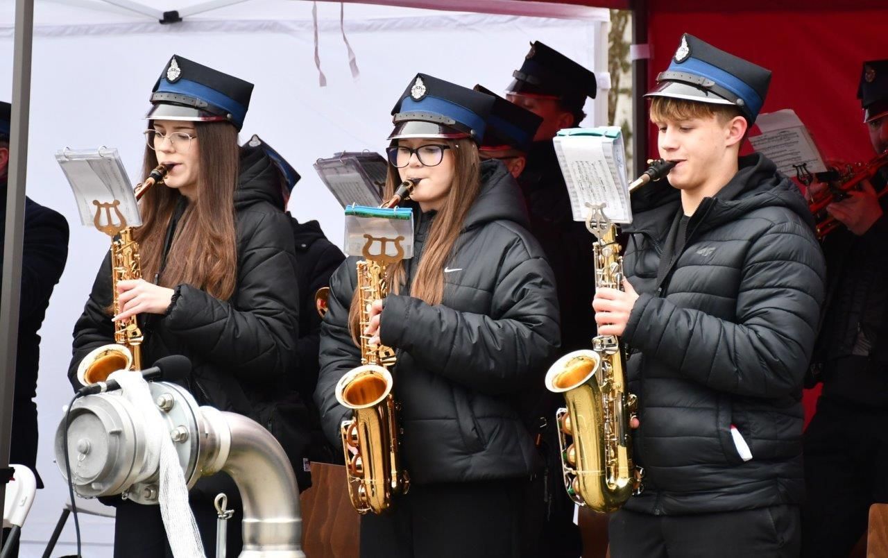 orkiestra gra koncert świąteczny