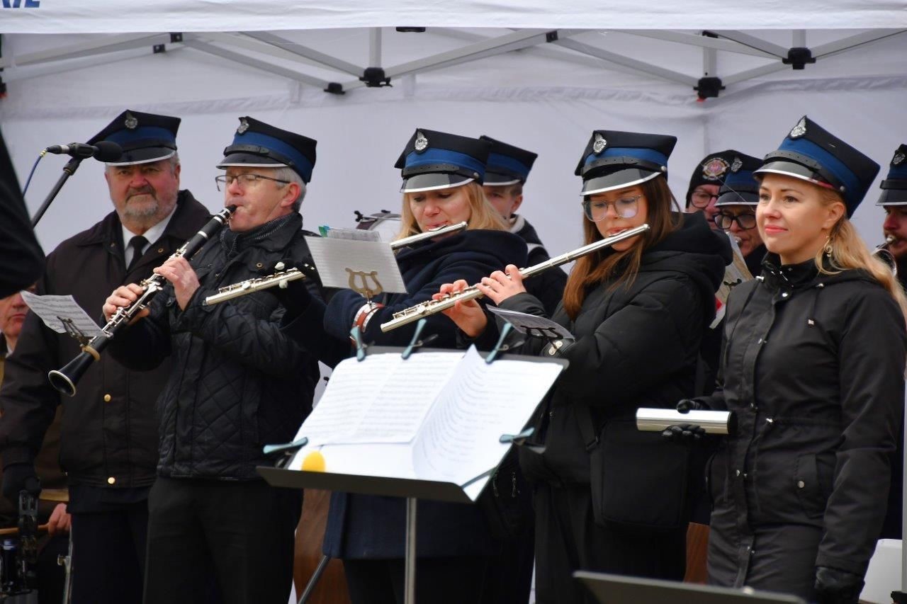orkiestra gra koncert świąteczny