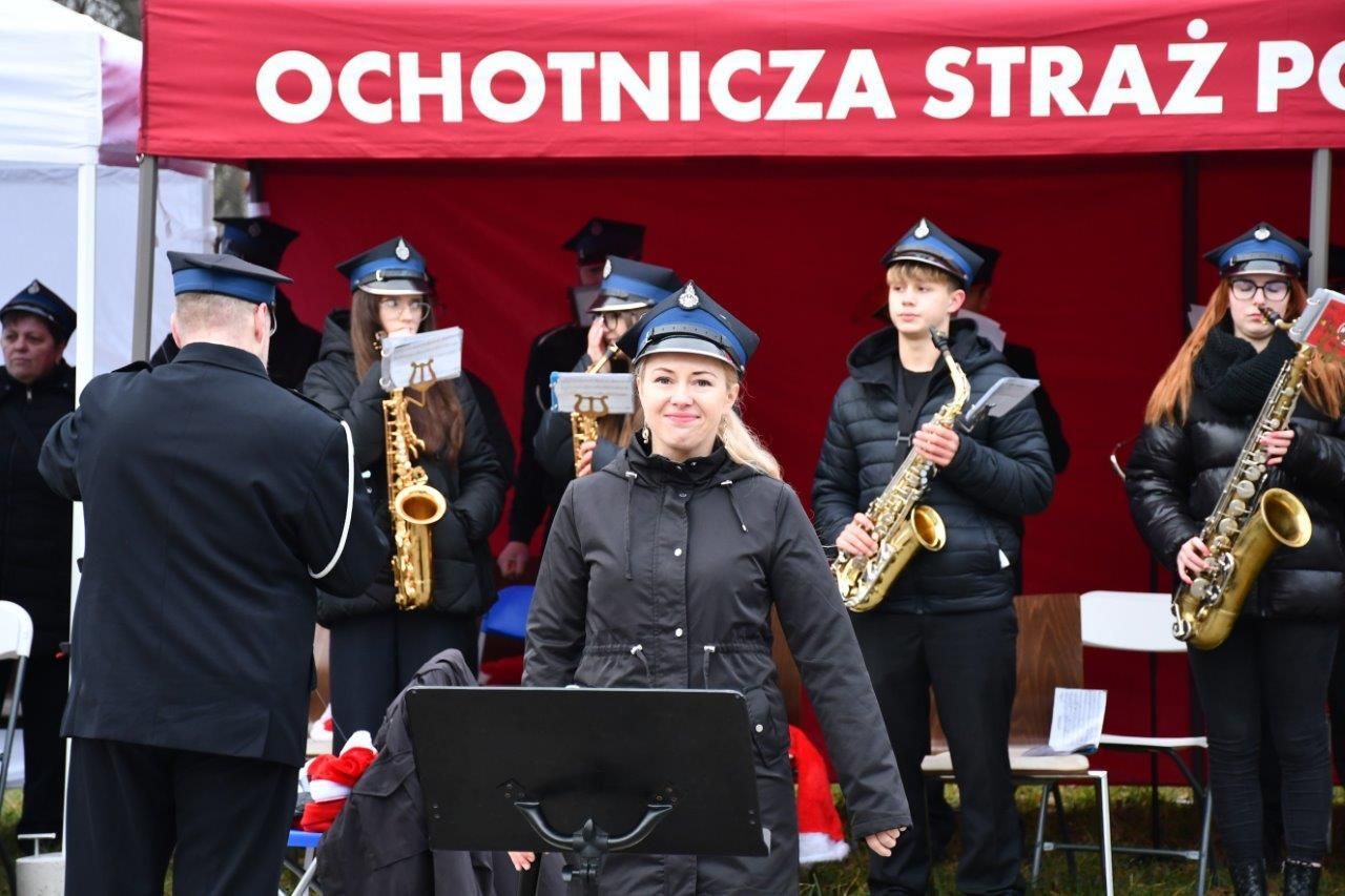 orkiestra gra koncert świąteczny