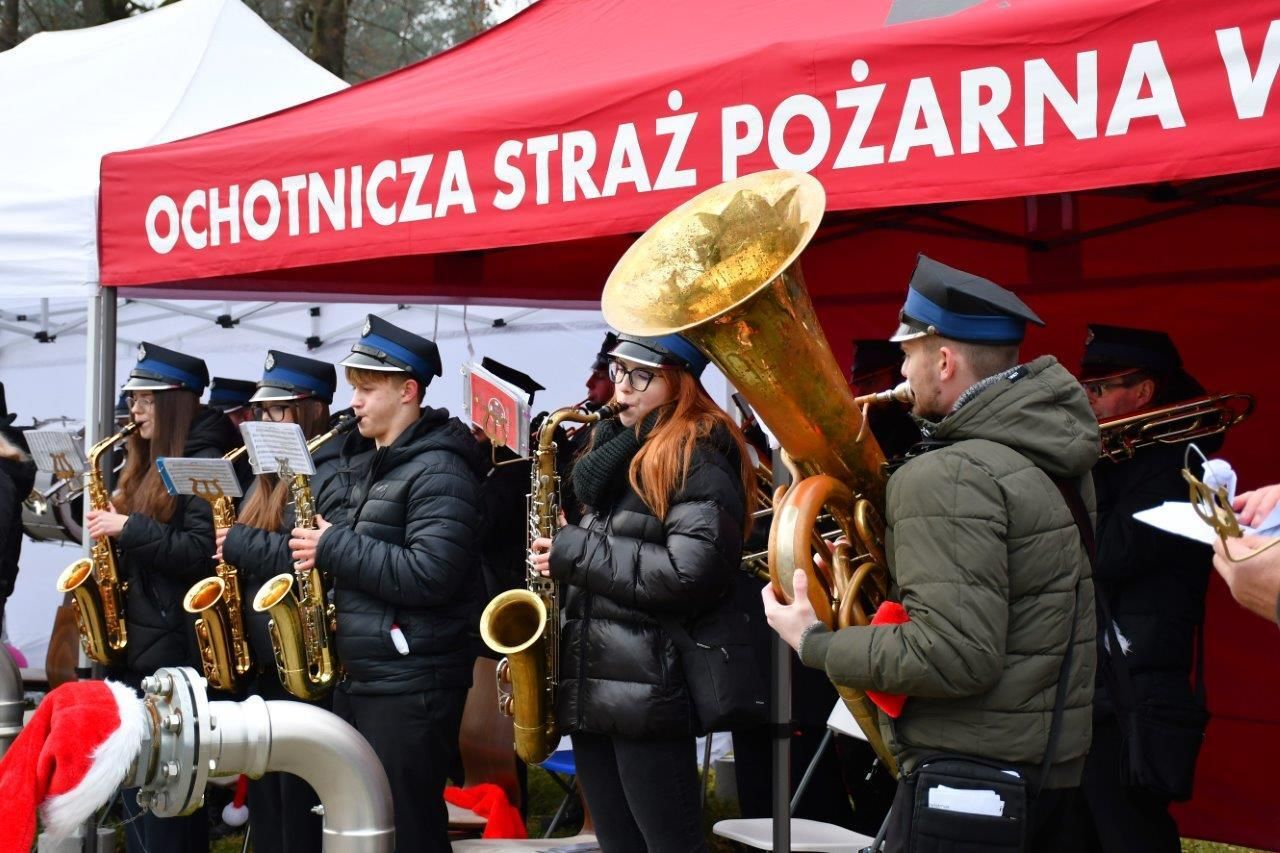 orkiestra gra koncert świąteczny