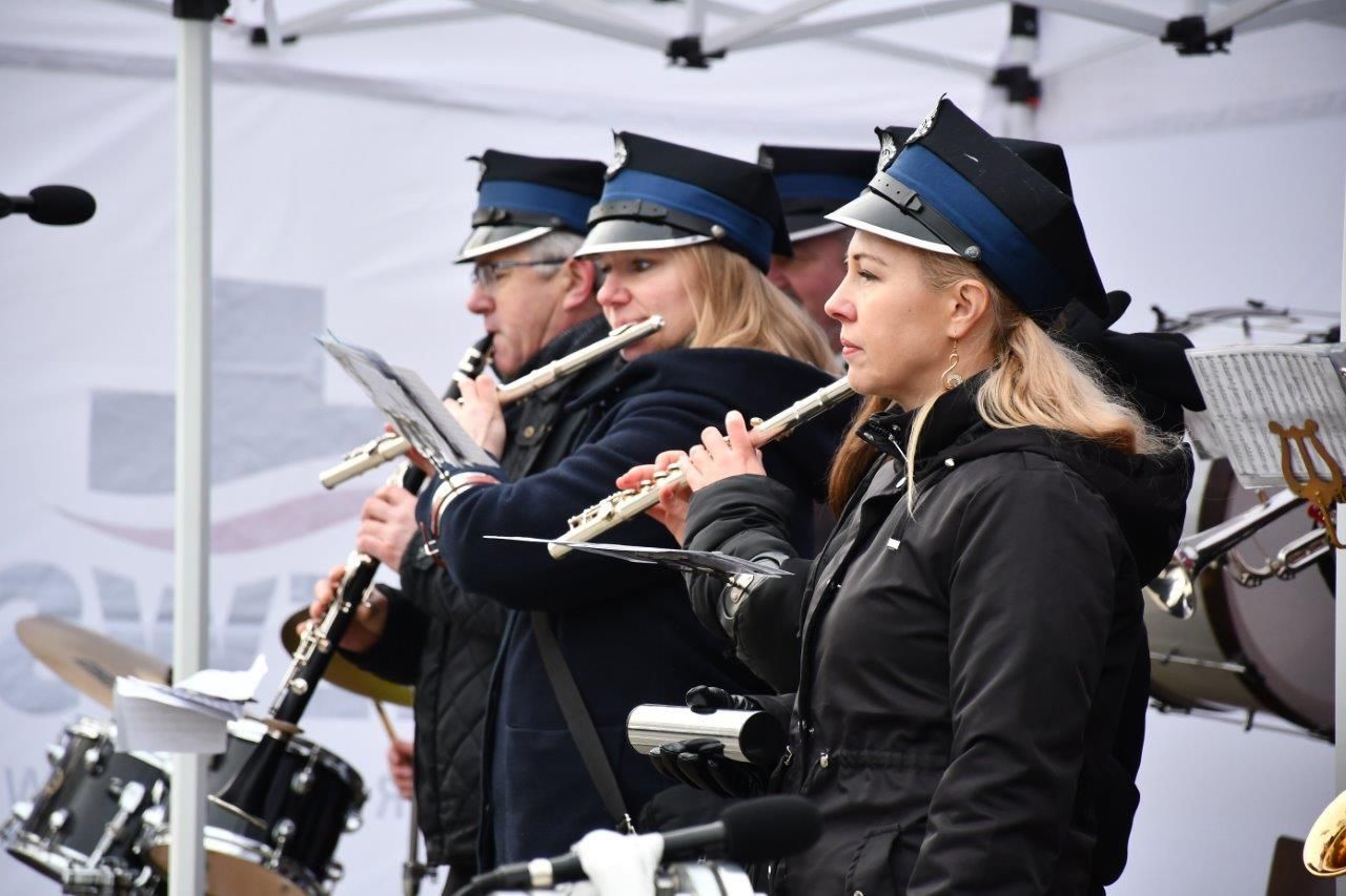 orkiestra gra koncert świąteczny