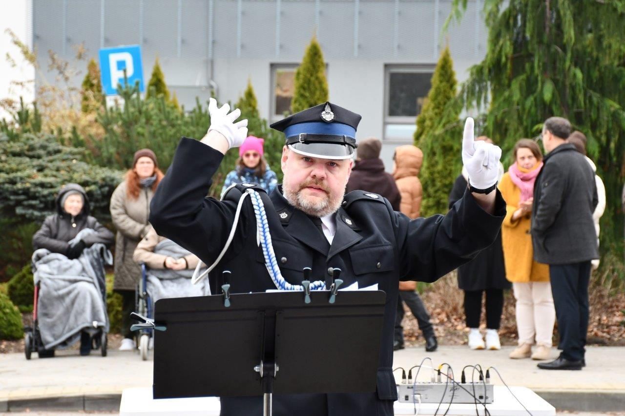 orkiestra gra koncert świąteczny