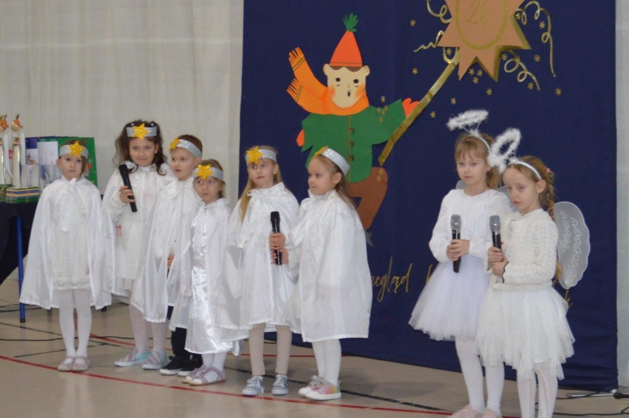 uczestnicy dekanalnego przeglądu kolęd