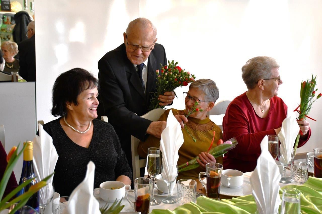 dzień kobiet u seniorów w Borzechowie